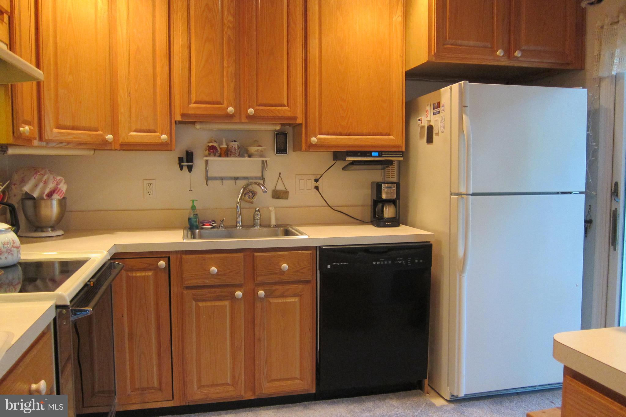 8225 Crown Court Road Alexandria, VA 22308 - Photo 10 of 57 Kitchen