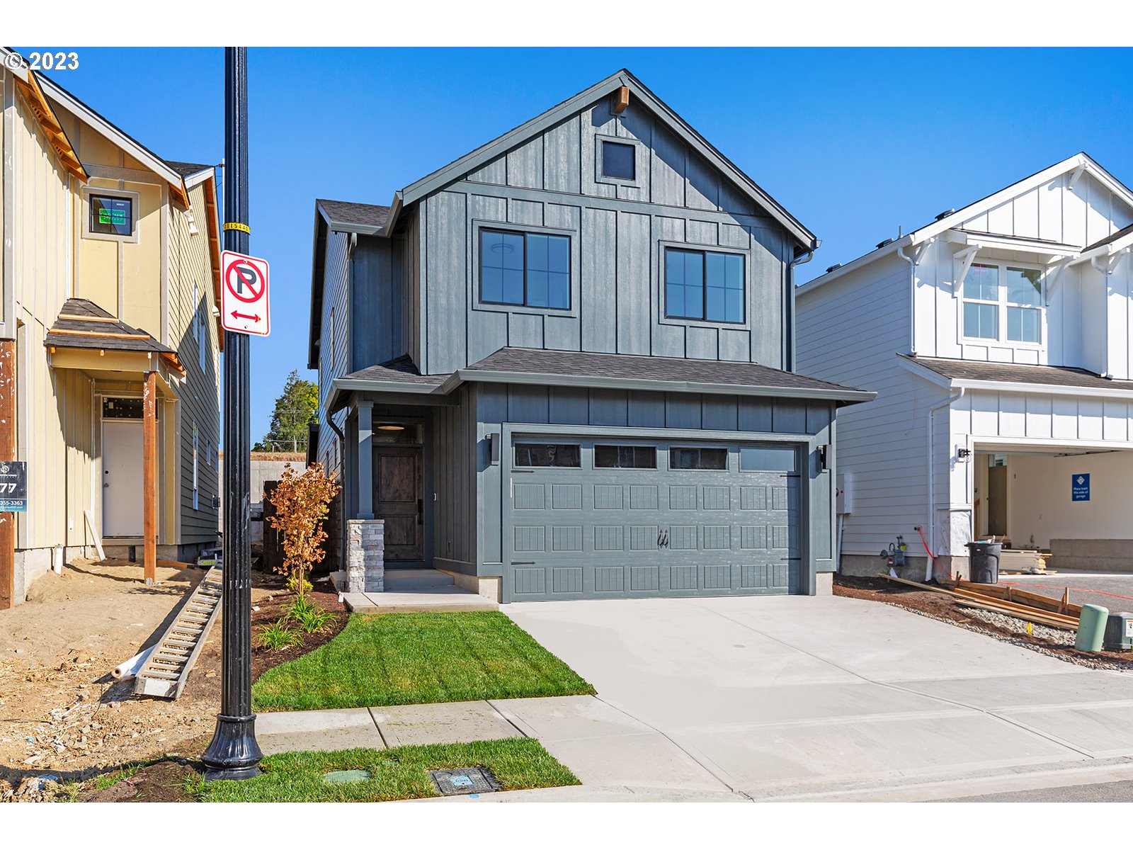 812 Northeast 178th Street Ridgefield, WA 98642 - Photo 2 of 45 a front view of a house with a yard