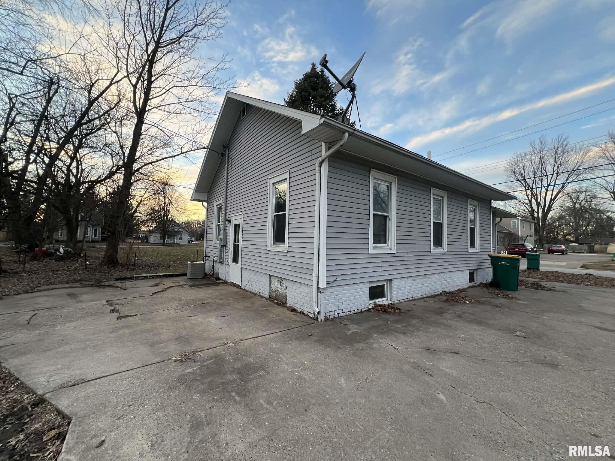 515 East Pierce Street Macomb, IL 61455 - Photo 3 of 10