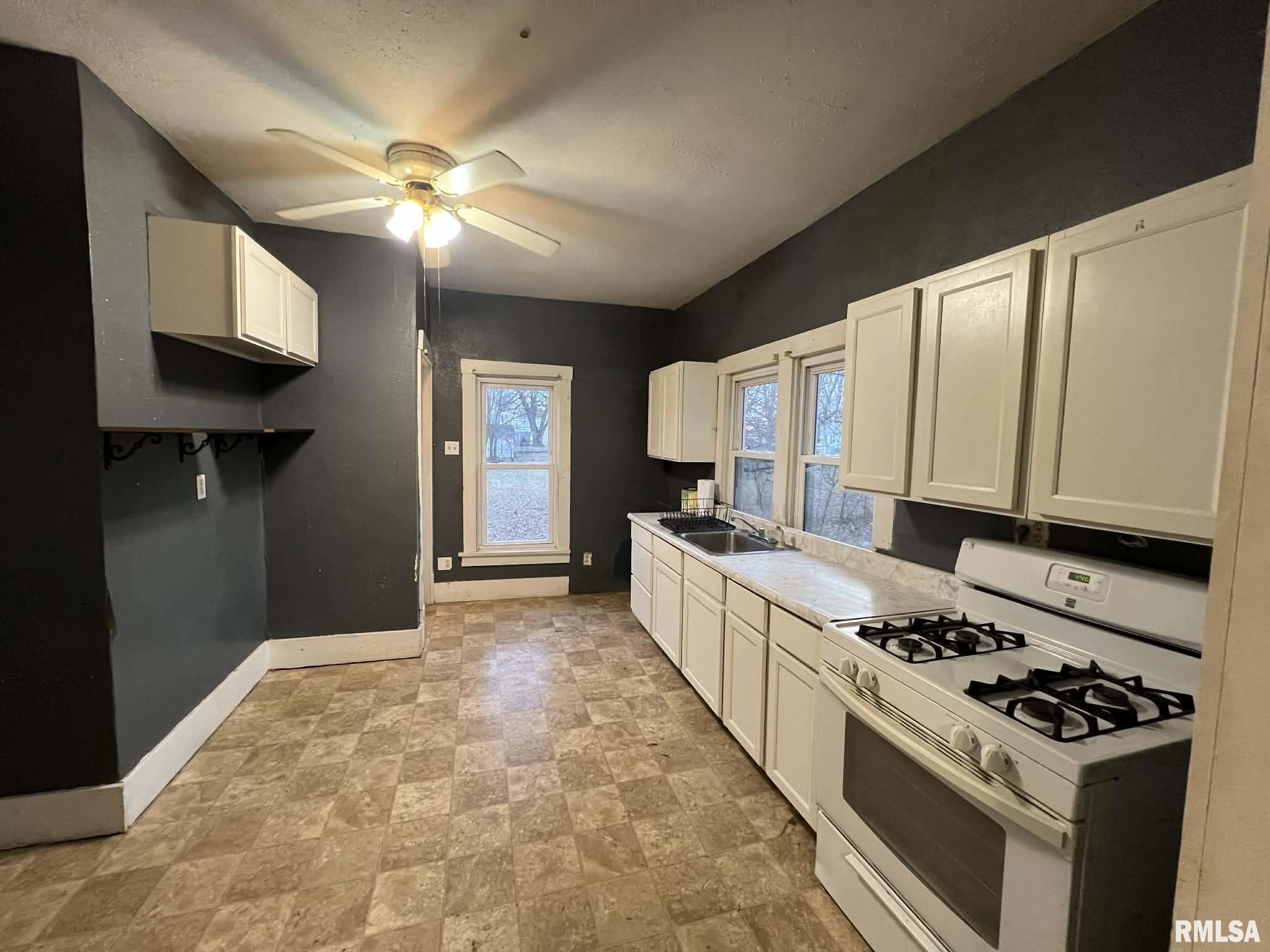 515 East Pierce Street Macomb, IL 61455 - Photo 6 of 10