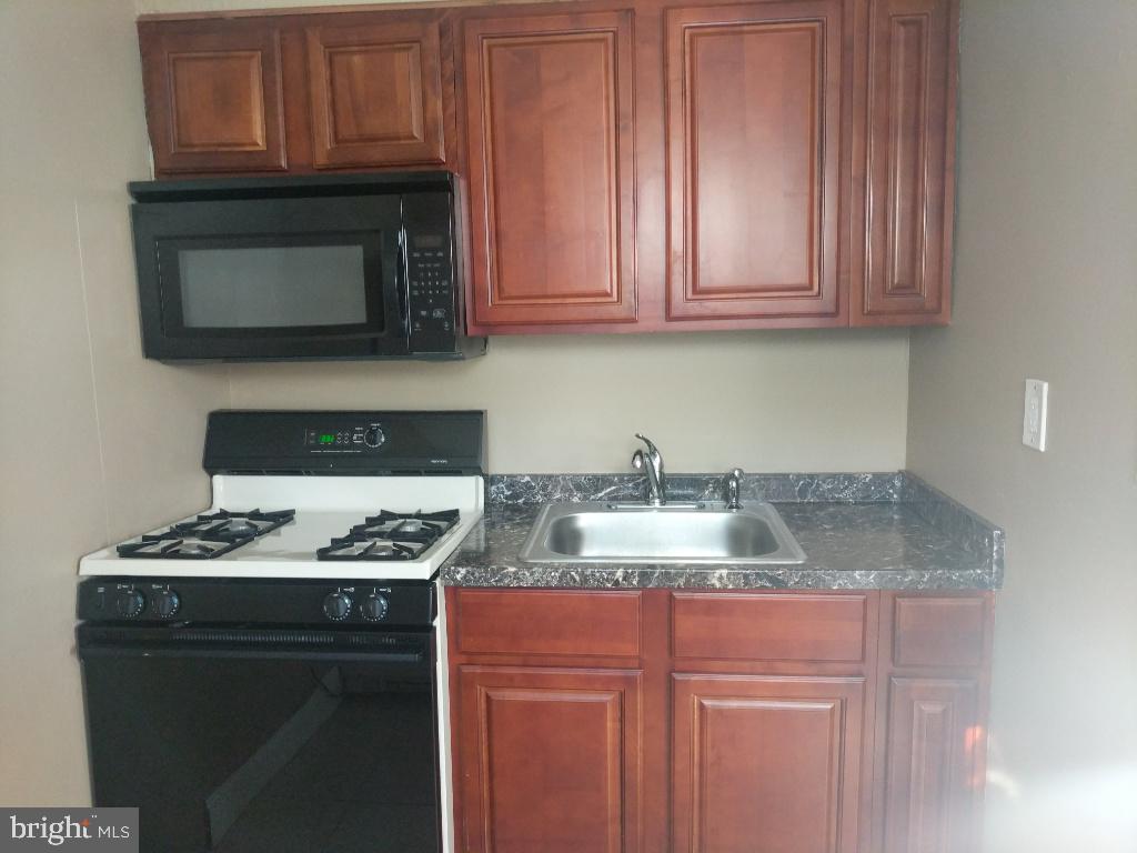 910 St Dunstans Road Baltimore, MD 21212 - Photo 6 of 22