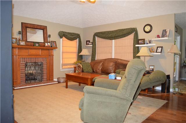 1821 Springs Inn Road Clarksville, TN 37043 - Photo 11 of 20 Another View of Large Living Area