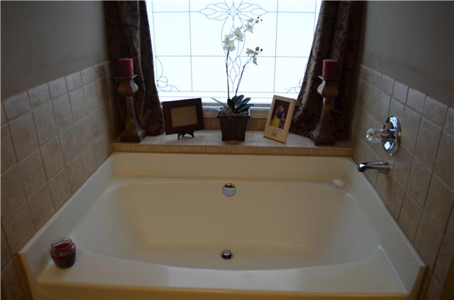 1821 Springs Inn Road Clarksville, TN 37043 - Photo 14 of 20 Master Garden Tub, and Separate Shower