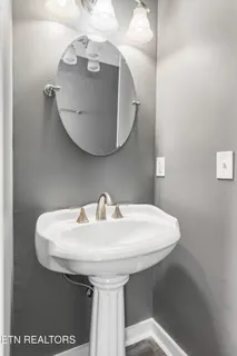 $259,900 | 633 Shamrock Avenue, Knoxville, TN 37917