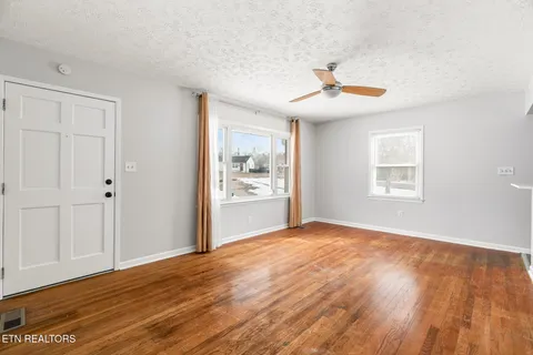 $259,900 | 633 Shamrock Avenue, Knoxville, TN 37917