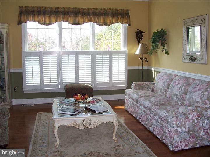 12 Stanwyck Road Mount Laurel, NJ 08054 - Photo 6 of 25 Living Room
