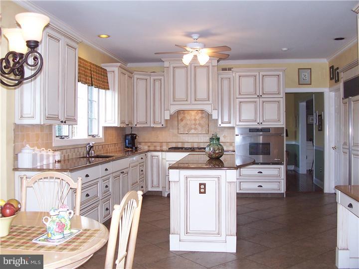 12 Stanwyck Road Mount Laurel, NJ 08054 - Photo 9 of 25 Kitchen