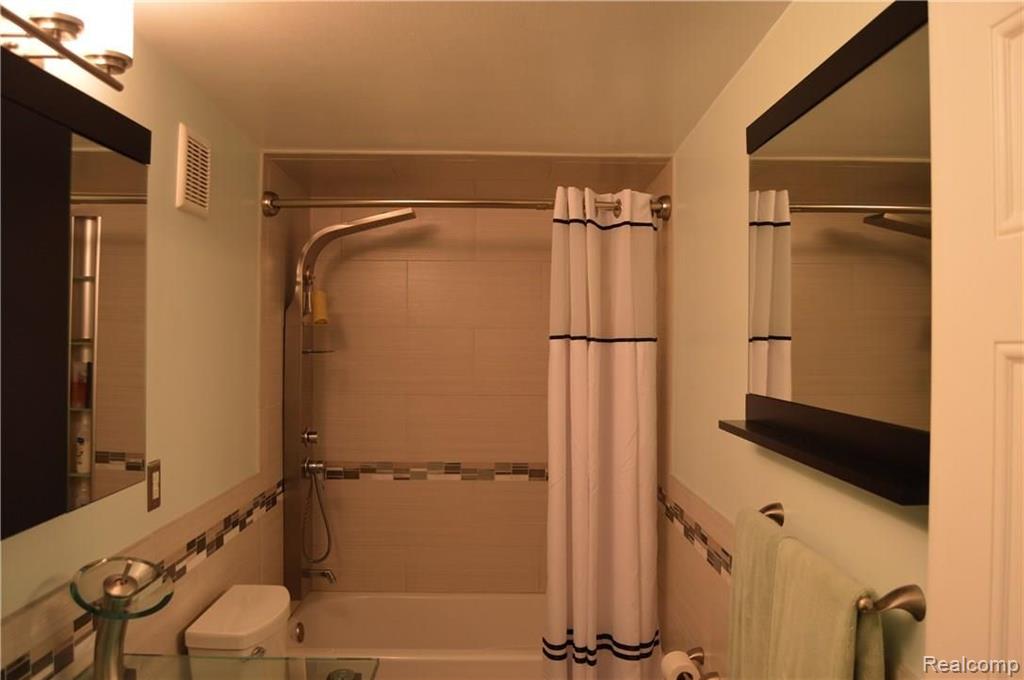 47300 Roland Street Utica, MI 48317 - Photo 31 of 36 Gallery Image 31