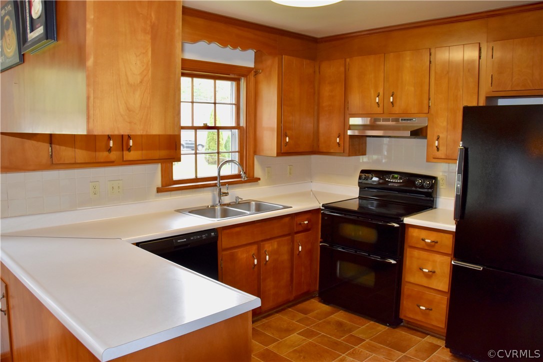 4010 Falstone Road Richmond, VA 23234 - Photo 6 of 19 a kitchen with stainless steel appliances a sink a stove and a refrigerator
