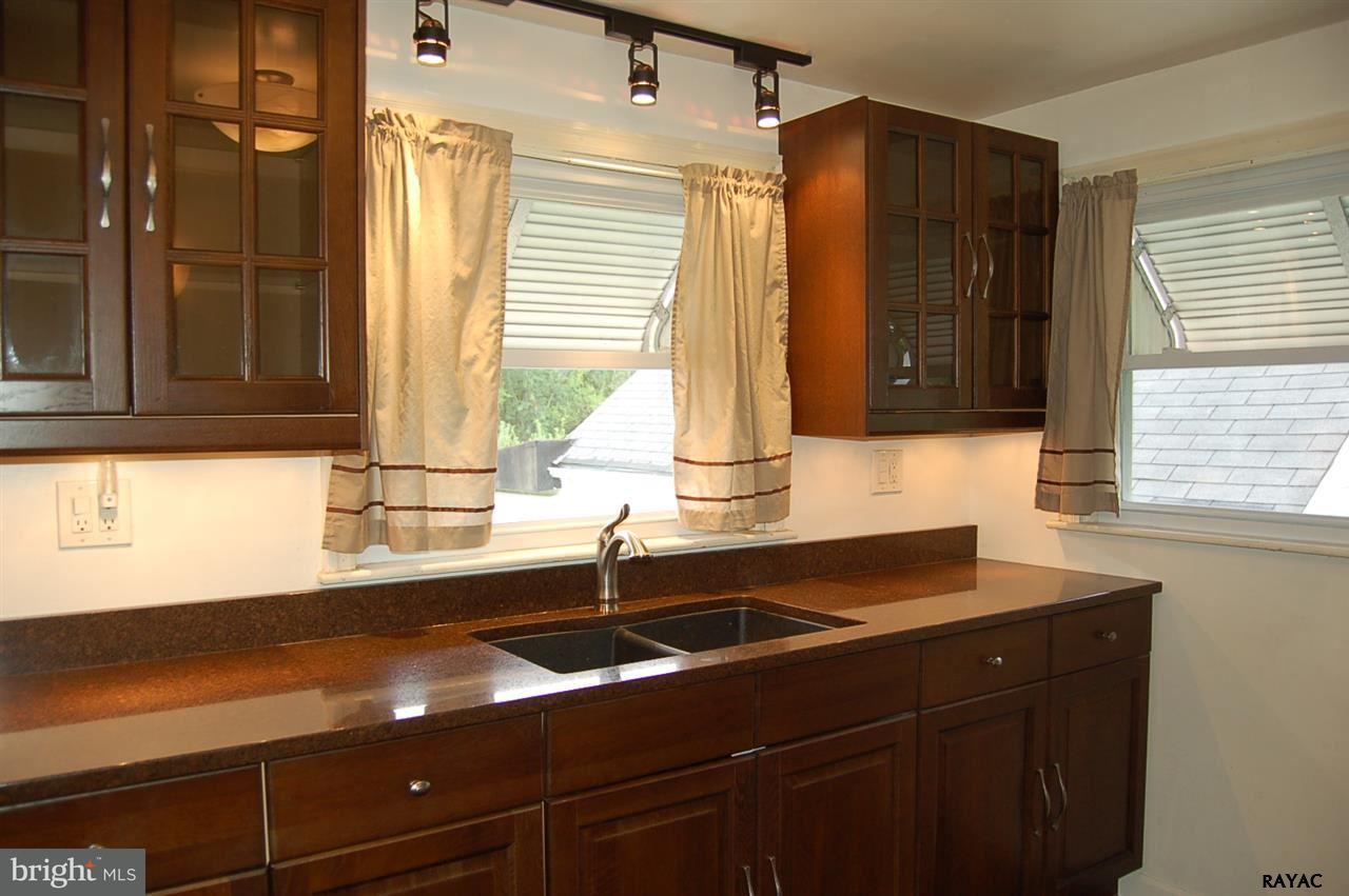 4452 Bridgeview Road Stewartstown, PA 17363 - Photo 4 of 31 Gallery Image 4