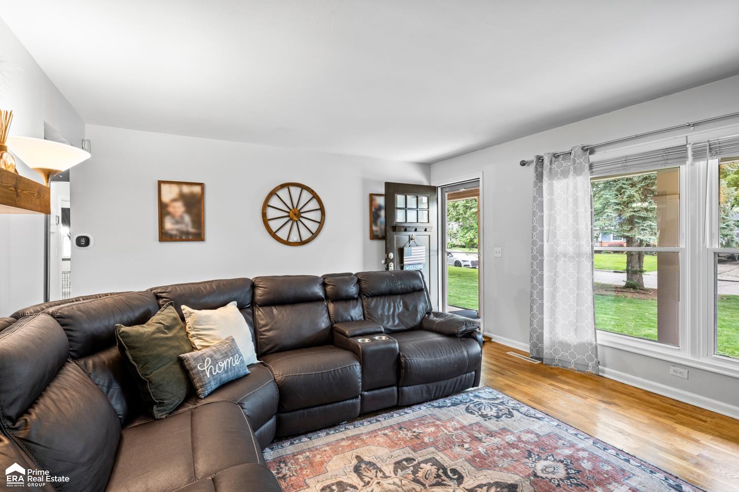4461 Old Carriage Road Flint, MI 48507 - Photo 6 of 40 50152493-076430b8-dcc0-46a7-8b39-8f0f6e727d9f.JPG