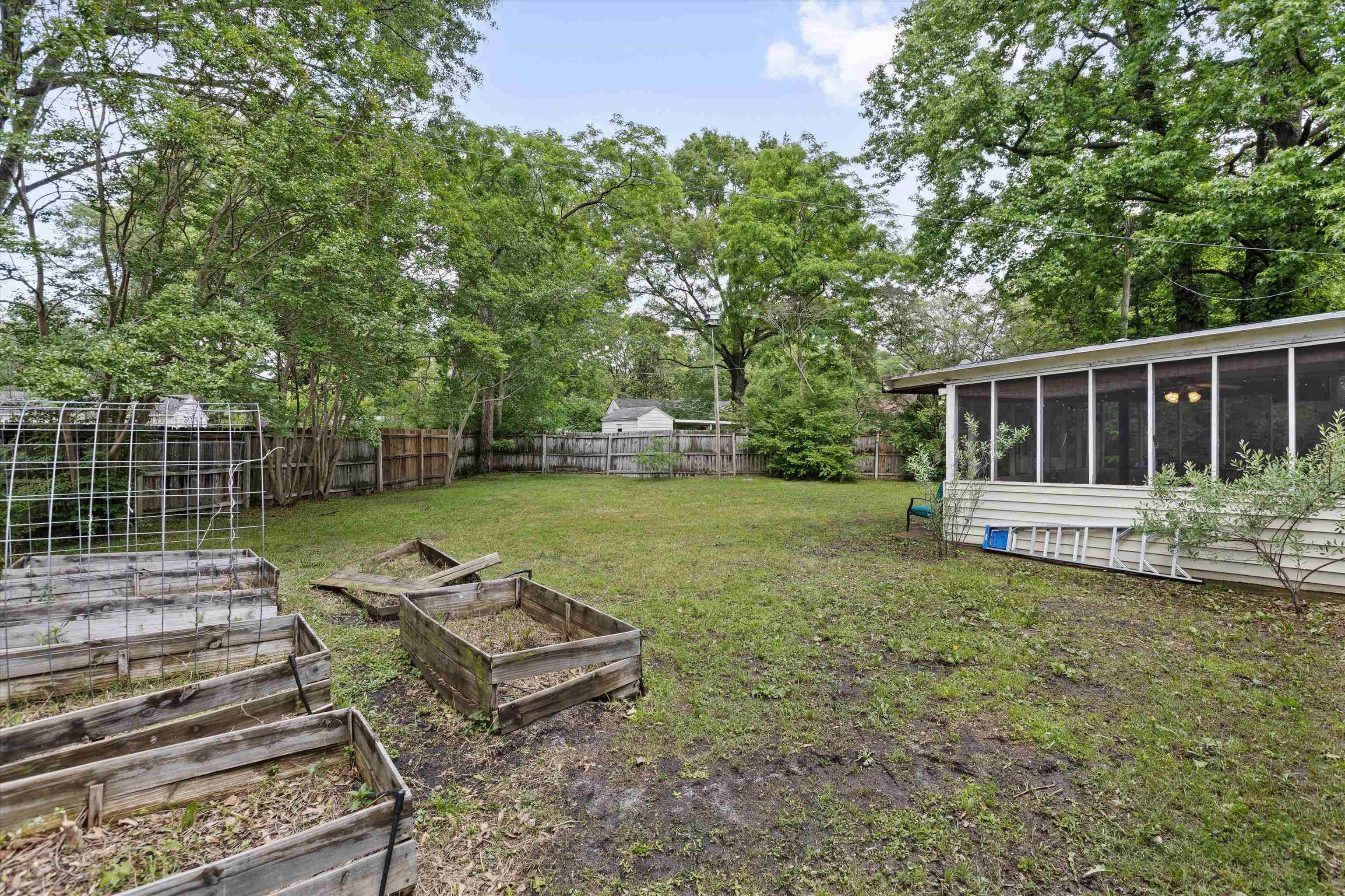 4514 Verne Road Memphis, TN 38117 - Photo 25 of 26 a view of a backyard with a garden