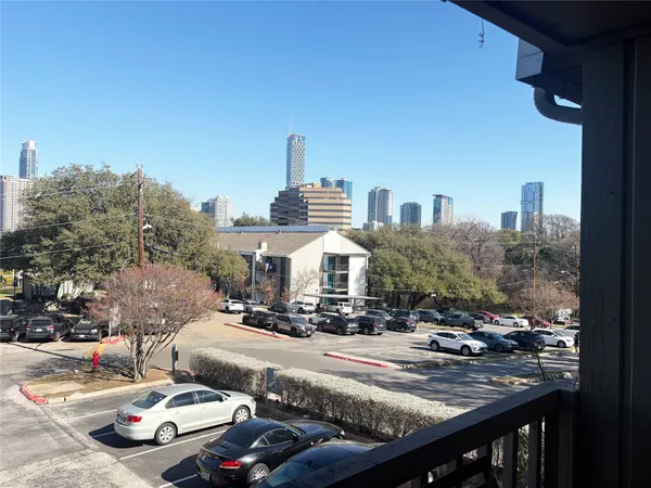 $1,690 | 620 South 1st Street, Unit 201, Austin, TX 78704