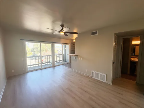 $1,690 | 620 South 1st Street, Unit 201, Austin, TX 78704