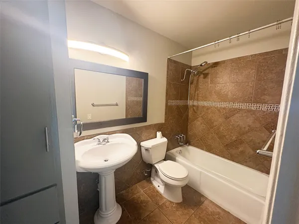 $1,550 | 620 South 1st Street, Unit 201, Austin, TX 78704