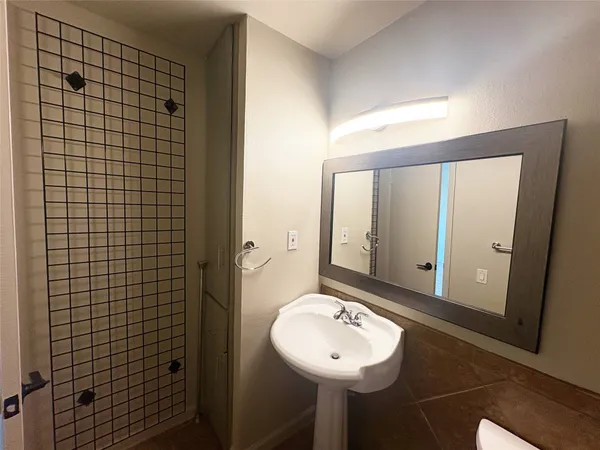 $1,550 | 620 South 1st Street, Unit 201, Austin, TX 78704