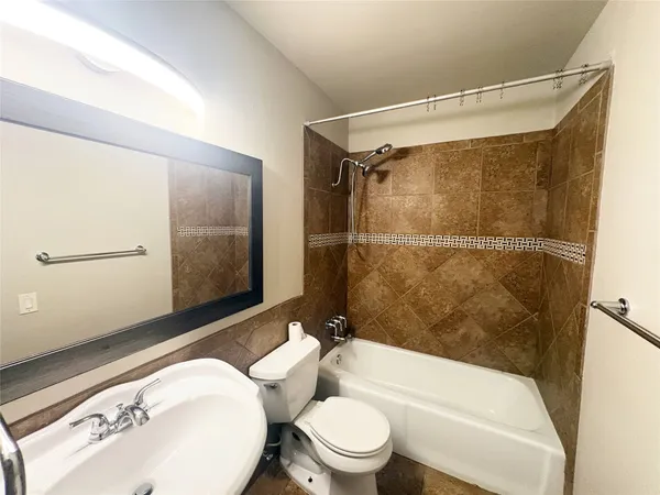 $1,550 | 620 South 1st Street, Unit 201, Austin, TX 78704