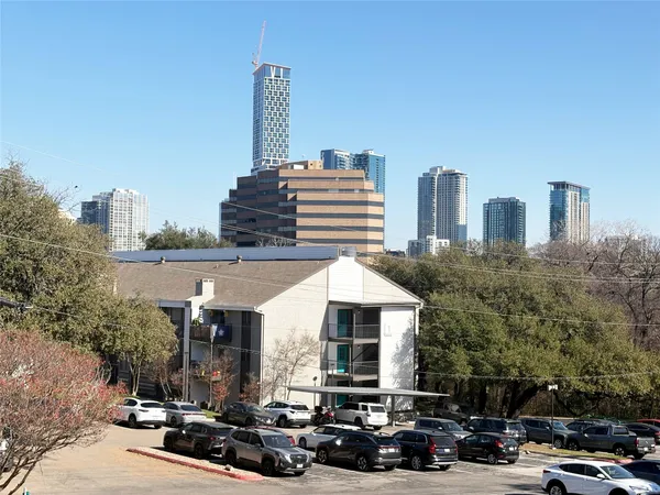 $1,690 | 620 South 1st Street, Unit 201, Austin, TX 78704