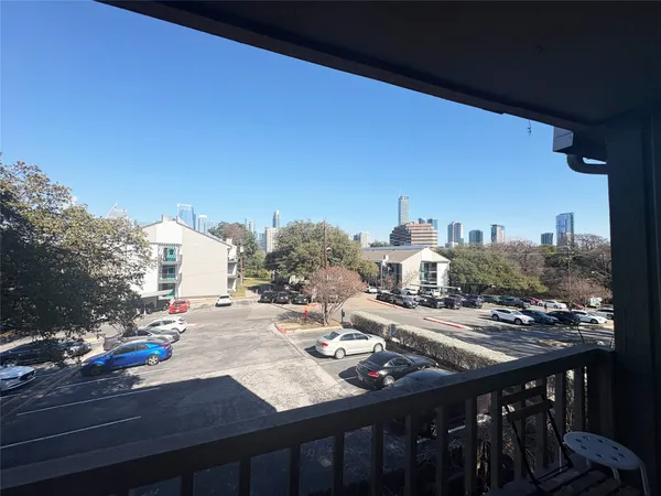 $1,690 | 620 South 1st Street, Unit 201, Austin, TX 78704