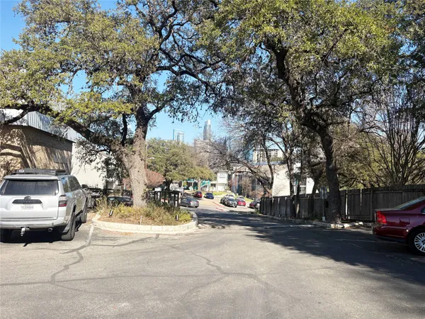 $1,550 | 620 South 1st Street, Unit 201, Austin, TX 78704