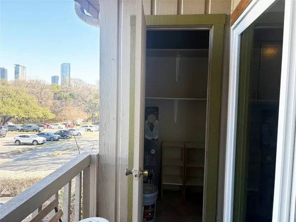 $1,690 | 620 South 1st Street, Unit 201, Austin, TX 78704