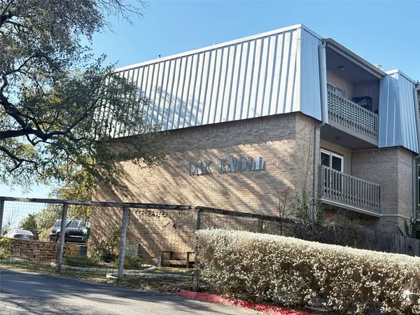 $1,690 | 620 South 1st Street, Unit 201, Austin, TX 78704