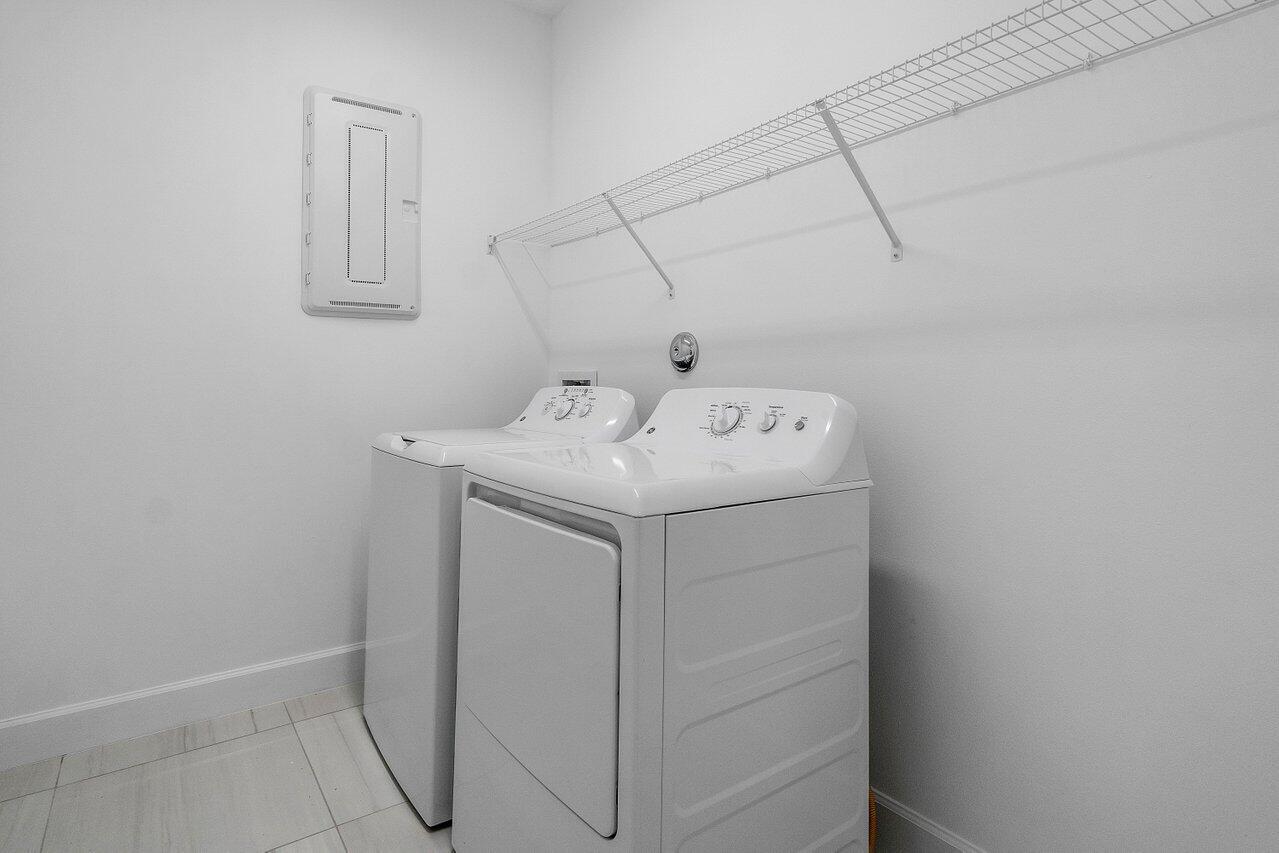 19159 Rolling Acrs Road Loxahatchee, FL 33470 - Photo 19 of 35 Laundry Room