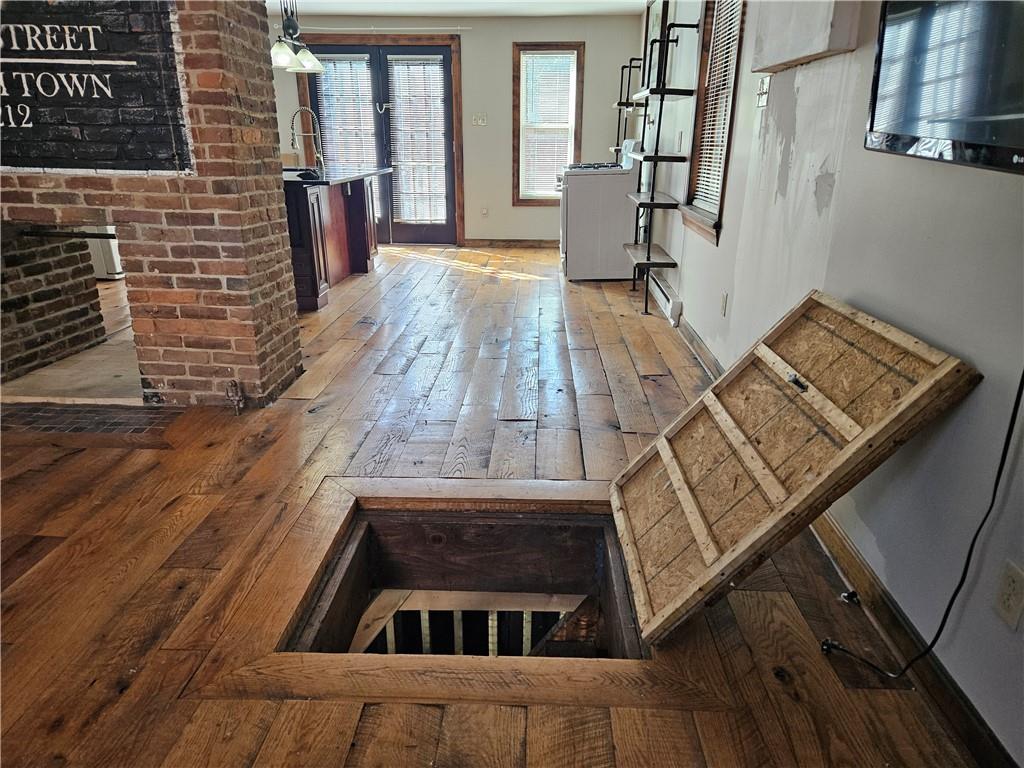607 Middle Street Pittsburgh, PA 15212 - Photo 9 of 47 Basement entry from the living room