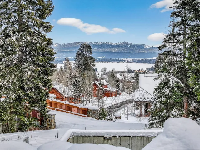 $625,000 | 53 Pinnacle Court, Unit 60, Cascade, ID 83611