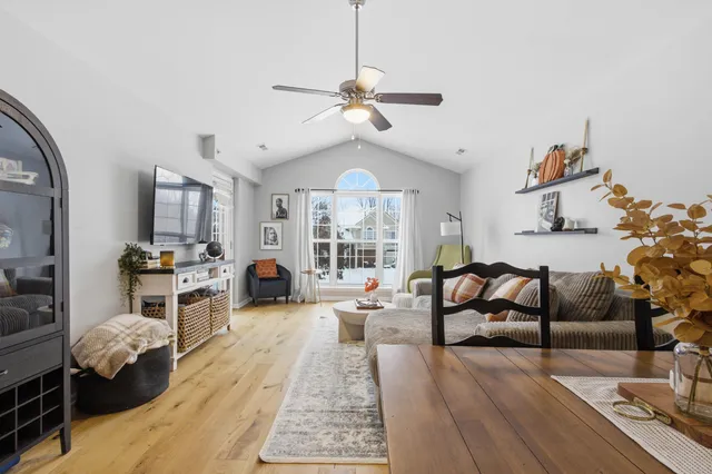 $280,000 | 28211 Oakmonte Circle East, New Hudson, MI 48165