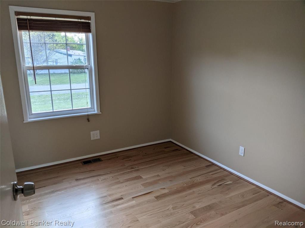 3693 Queensbury Road Lake Orion, MI 48359 - Photo 6 of 24
