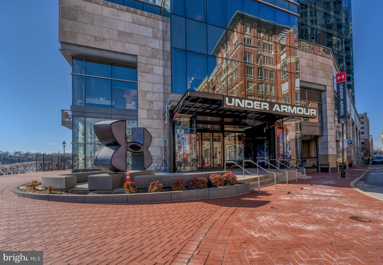 675 President Street, Unit 2402 Baltimore, MD 21202 - Photo 25 of 27 a view of a building with sitting area