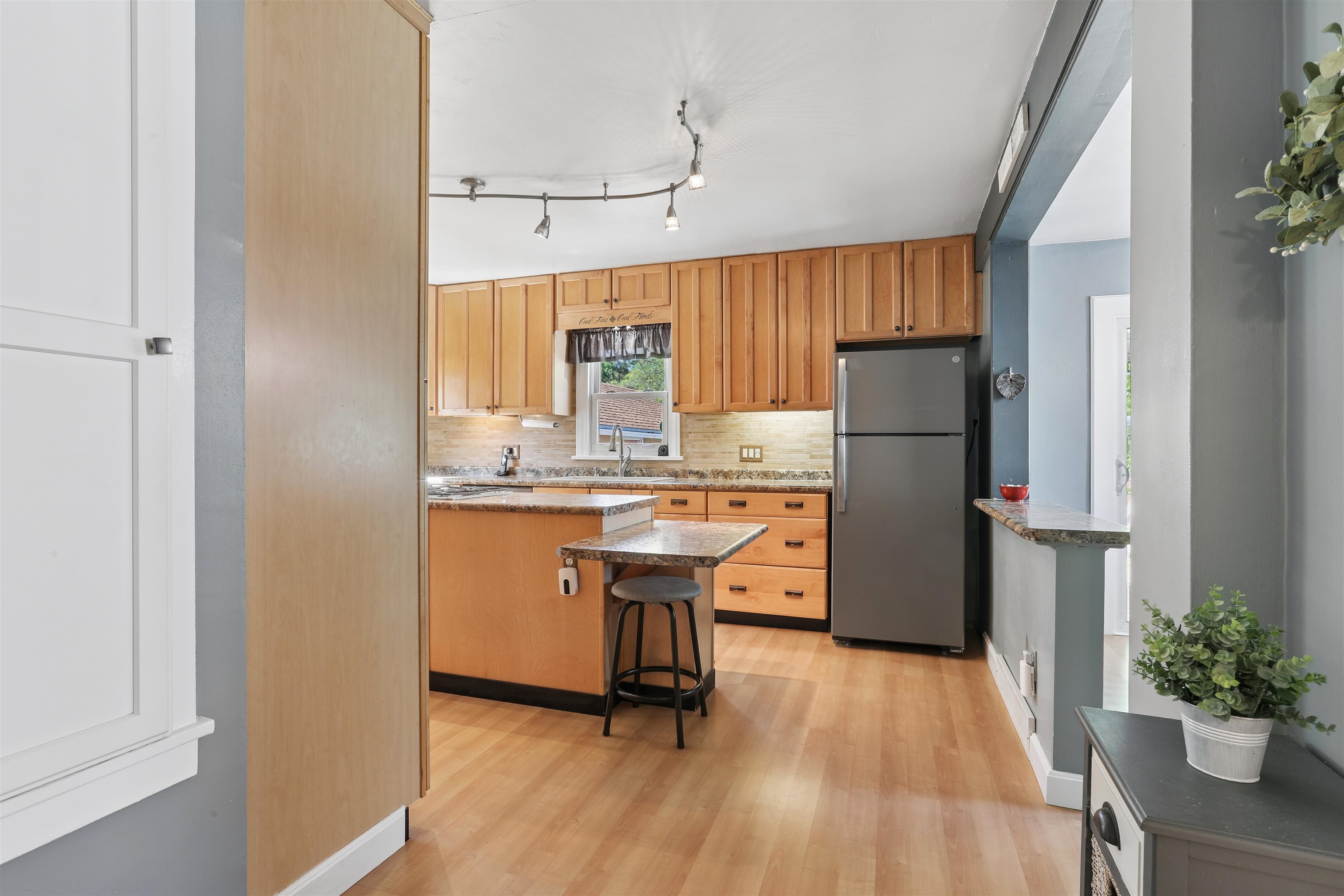 323 East Mission Road Green Bay, WI 54301 - Photo 12 of 20