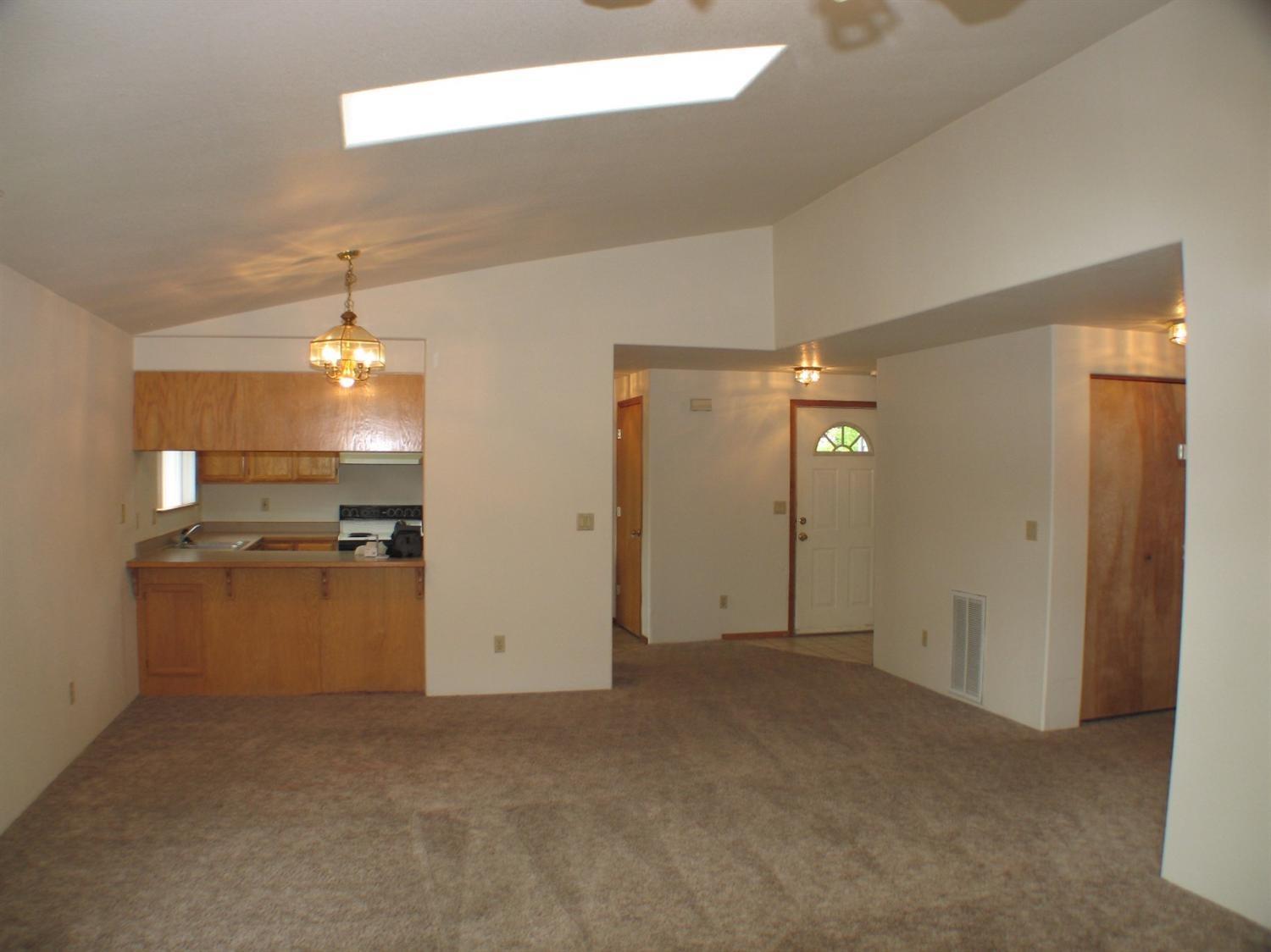 772 Tami Road Grants Pass, OR 97526 - Photo 23 of 33 Dining room with pass through to kitchen