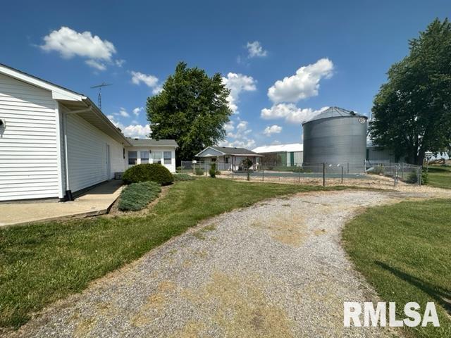 9937 East Loami Road Loami, IL 62661 - Photo 38 of 57