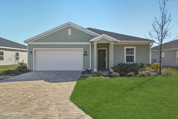 a view of a house with backyard