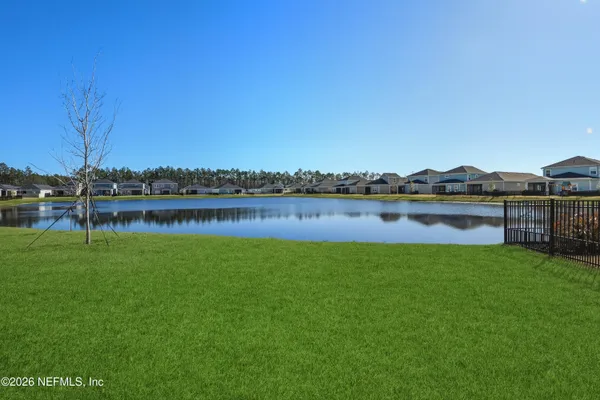 a picture of a bench in room