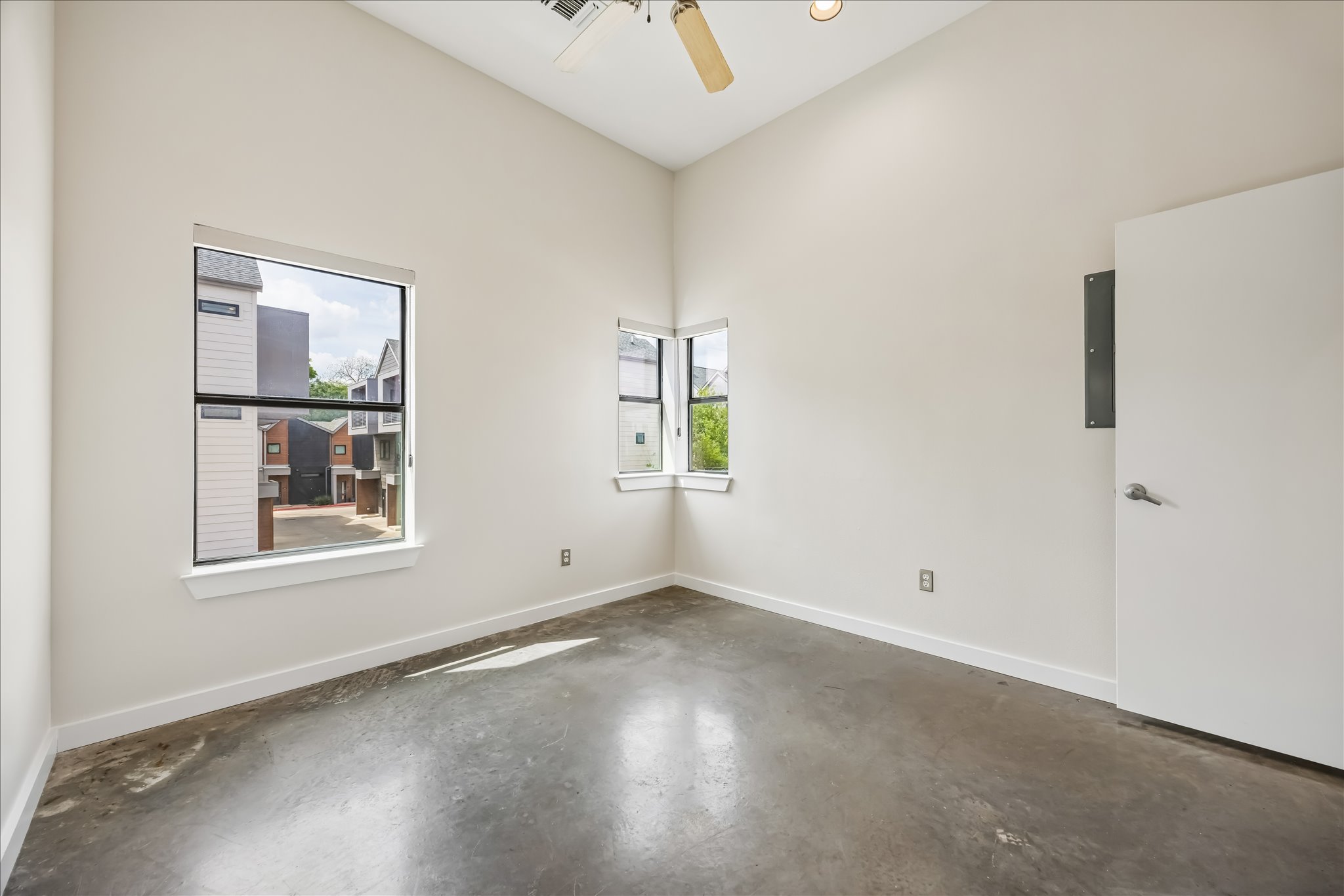 6000 South Congress Avenue, Unit 128 Austin, TX 78745 - Photo 9 of 13 Primary bedroom