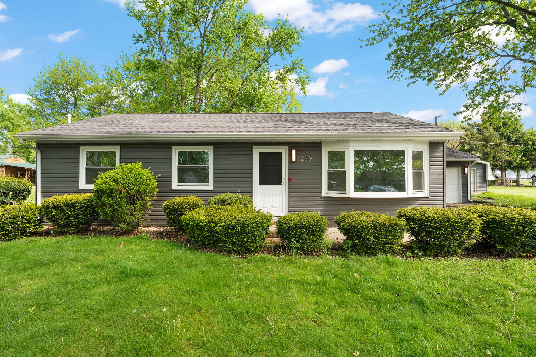 a view of a house with a yard