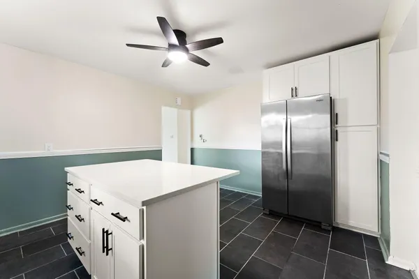 $2,400 | 2201 Ade Avenue, Valparaiso, IN 46383