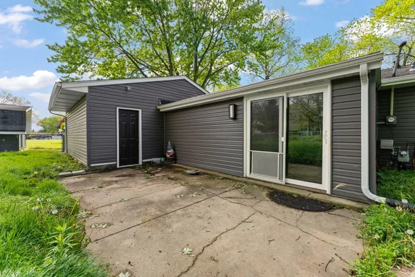 $2,400 | 2201 Ade Avenue, Valparaiso, IN 46383