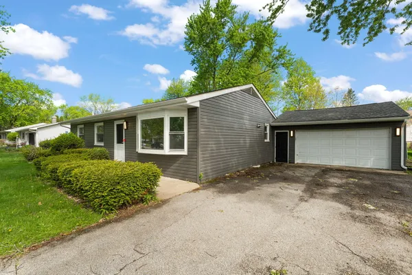 $2,400 | 2201 Ade Avenue, Valparaiso, IN 46383