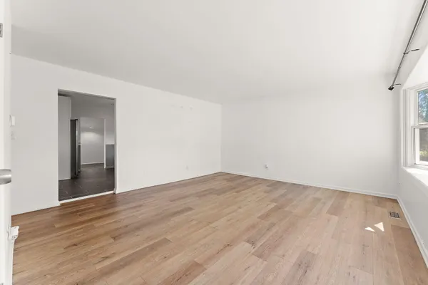 $2,400 | 2201 Ade Avenue, Valparaiso, IN 46383