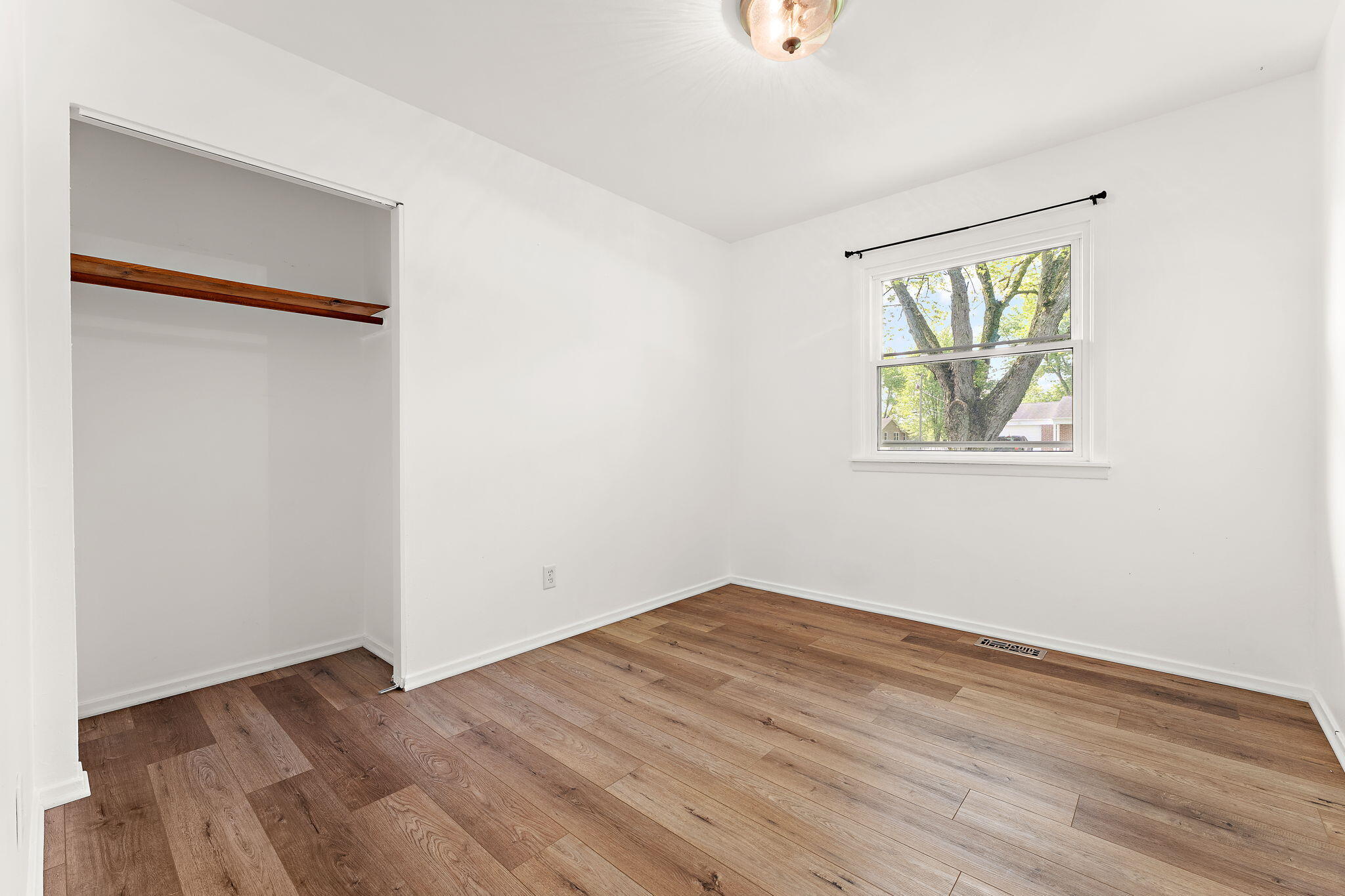 2201 Ade Avenue Valparaiso, IN 46383 - Photo 7 of 20 an empty room with a window