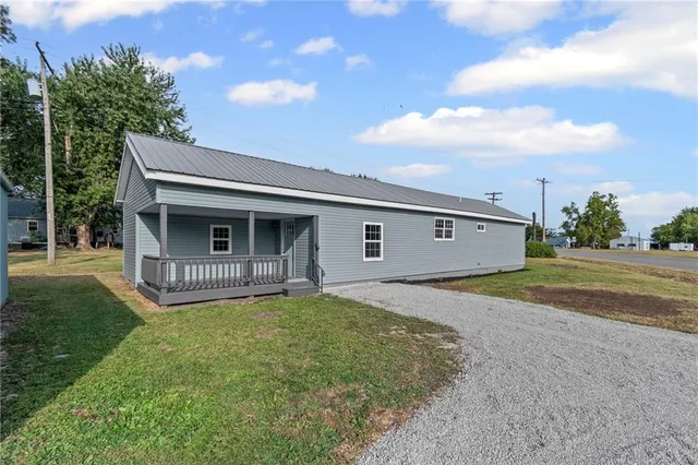 $195,000 | 504 North Lee Street, Leeton, MO 64761