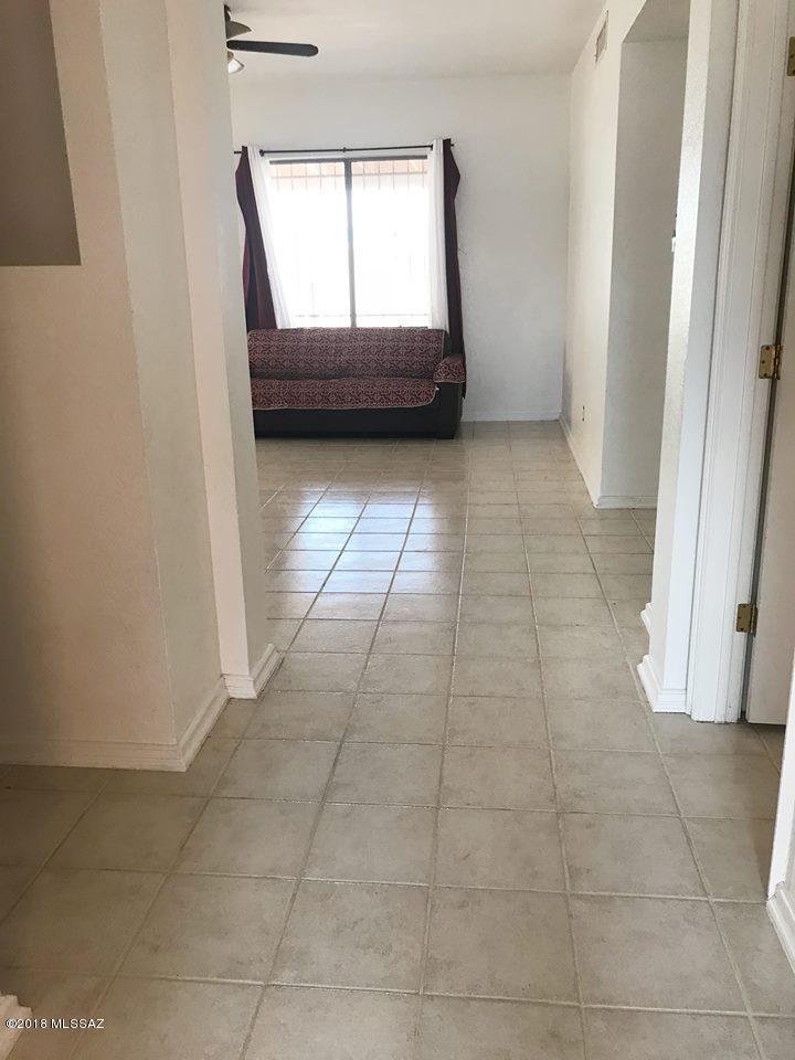 5545 South Stockwell Road Tucson, AZ 85746 - Photo 3 of 28 Gallery Image 3