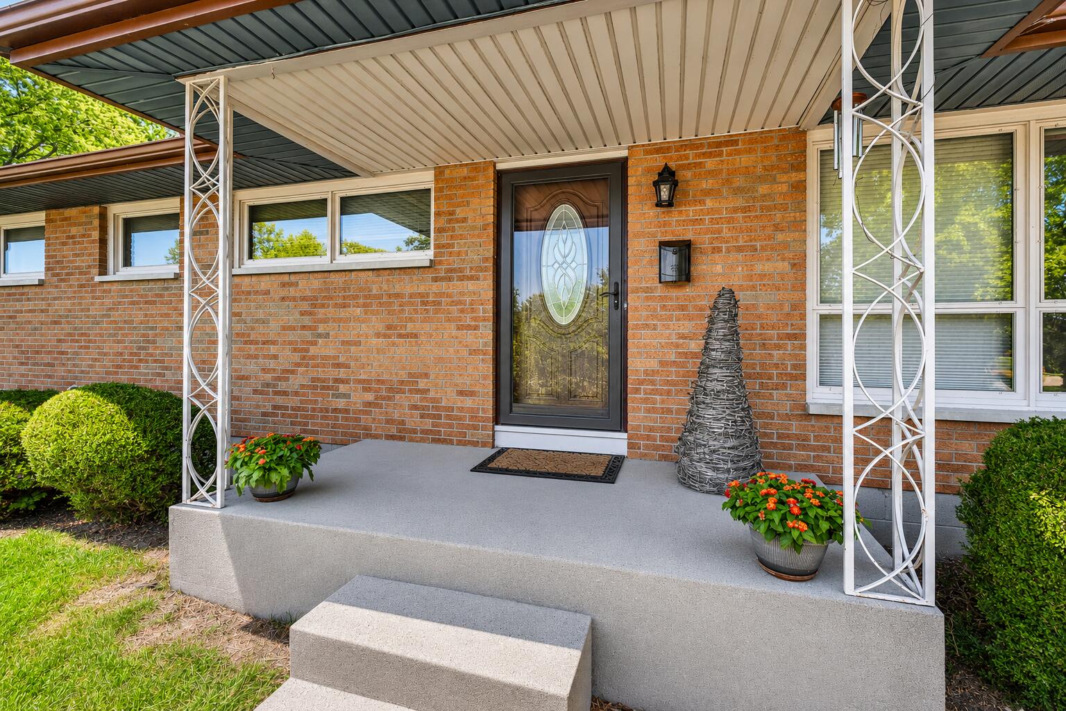 4428 Phoenix Drive Springfield, OH 45503 - Photo 4 of 35 Front Porch