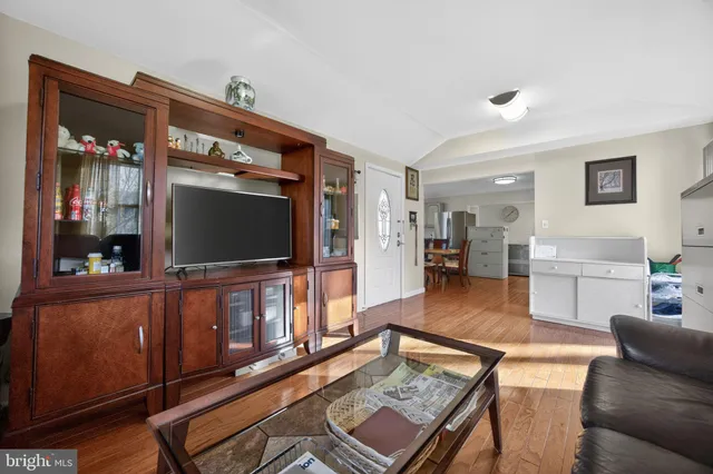 $425,000 | 81 Ribsam Street, Hamilton, NJ 08619