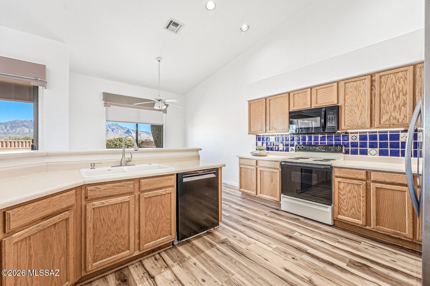4901 South Meadow Ridge Drive Green Valley, AZ 85622 - Photo 12 of 51 Kitchen