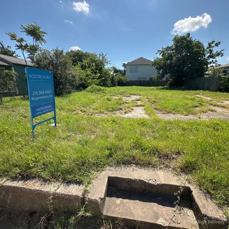 3104 Navaro Street Dallas, TX 75212 - Photo 3 of 3 a view of swimming pool with a yard